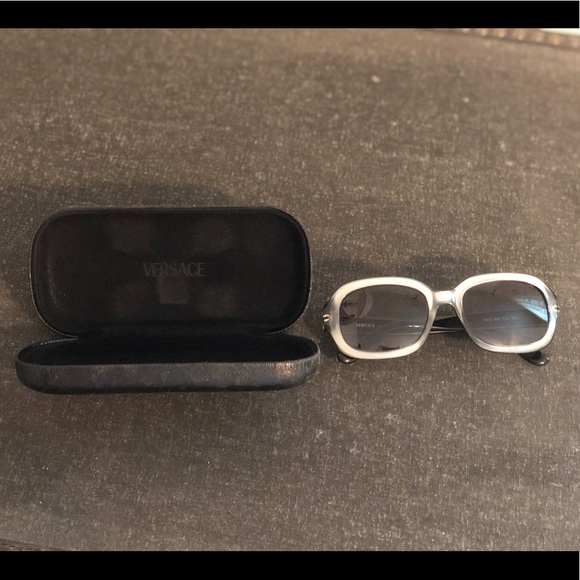 Vintage Versace Sunglasses - Picture 3 of 10